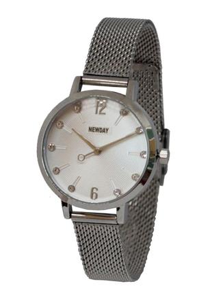 Часы женские наручные на миланском браслете1 фото