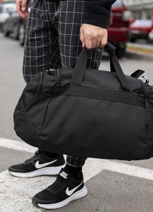 Спортивная сумка nike черная тканевая для тренировок и спортзала на 36 литров7 фото