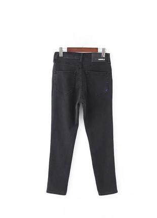 Черные джинсы karl lagerfeld с надписями ломпасами3 фото