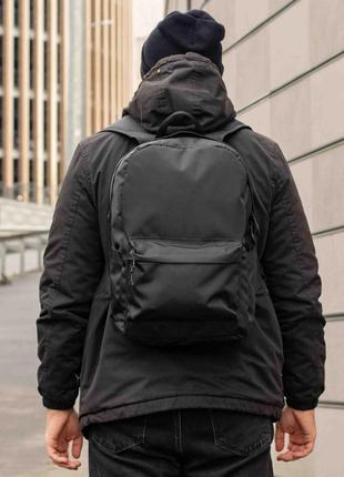 Вместительный спортивный мужской рюкзак тканевой черный на 20 л прочный молодежный для тренировок и города