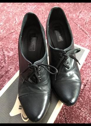 Туфлі шкіряні, чорні туфлі черевички з натуральної шкіри на зручному каблуці розмір 35/36