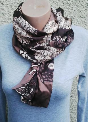 Очень красивый,легкий, двухсторонний шелковый  шарф,шелк 100 %