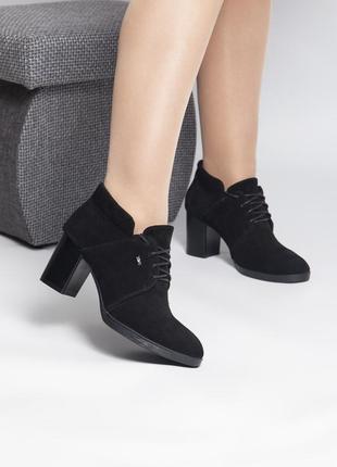 Черные замшевые туфли на устойчивом каблуке 39 размера