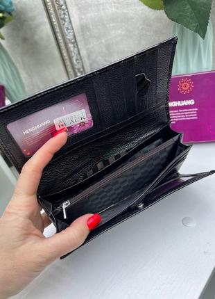 Женский черный кошелек купюрник  на кнопке из кожи под лаком4 фото