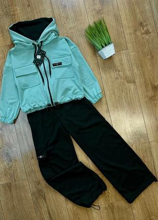 Стильный спортивный костюм