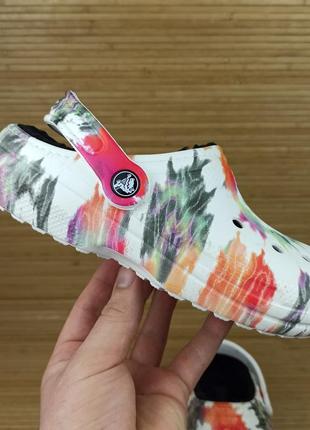 Крокси утеплені crocs classic lined tie dye clog