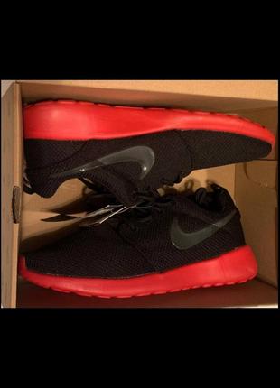 Кроссовки nike roshe run найк найки реше ран черные на красной подошве1 фото