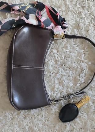 Идеальная кожаная сумочка с короткой ручкой3 фото