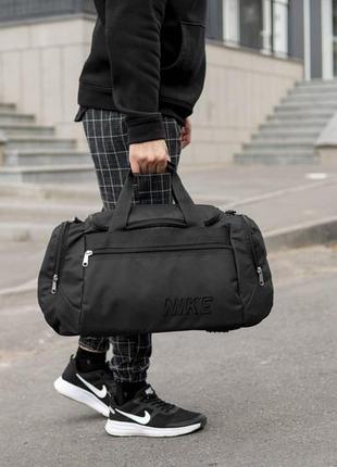 Спортивна чоловіча сумка дорожня nike чорна тканинна для подорожей та спортзалу на 36 літрів9 фото