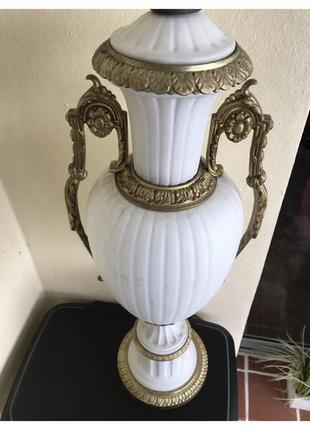 Изысканная антикварная настольная лампа из белой парцеляны с бронзой4 фото