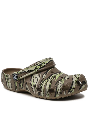 Кроксы crocs classic camo clog 206454 khaki