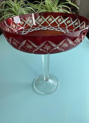 Винтажная большая ваза / фруктовница из рубинового красного стекла. алмазная грань