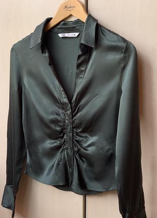 Хорошая блуза от zara в темно- зеленом цвете3 фото