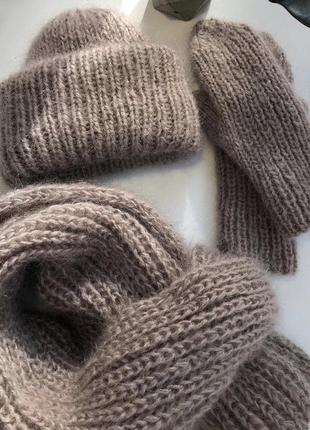 Тёплая мягкая шапочка из мохера,шарф и варежки в 2 нити.