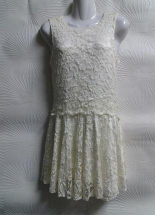 Красиве плаття гіпюрову