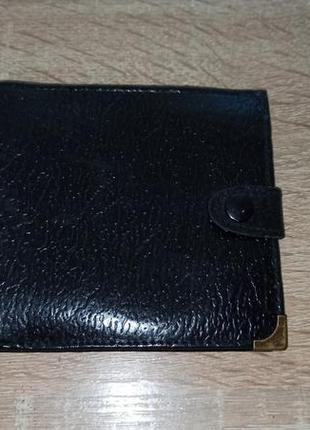 Натаральный  кожаный кошелёк черного цвета небольшой1 фото