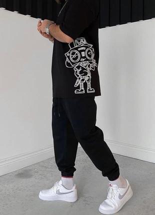 Молодіжний чоловічий повсякденний костюм футболка зі стильним принтом і штани спортивний якісний комплект2 фото