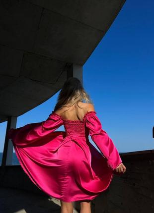 Воздушное платье из шелка в ярких цветах3 фото