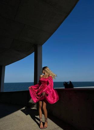 Воздушное платье из шелка в ярких цветах7 фото