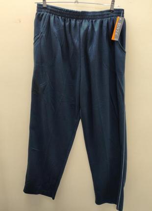 Спортивні штани темно-сині, чоловічі, прямі,тонкі,батали.
с-4682.розміри:6xl;9xl.
ціна -400грн1 фото