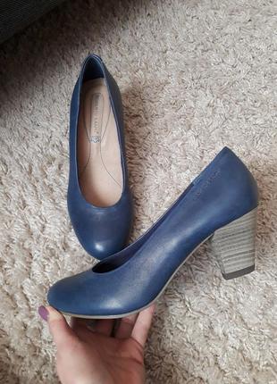 Шкіряні туфлі від roberto santi на стійкому каблучку