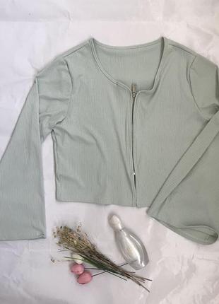 Кофта,лонгслив.стан идеальный. недостаток зацепок на спине на фото виден