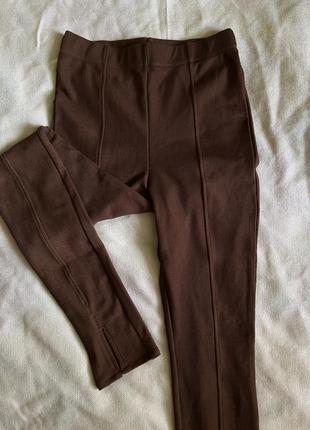 Приталені штани коричневого кольору маленький розмір класика завужегі легінси рубчик жіночі