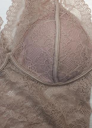 Подовжений мереживний бра