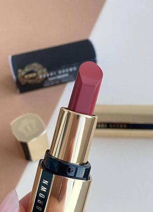 Роскошная помада для губ с увлажняющим эффектом от bobbi brown luxe lipstick оттенок claret 2.3g