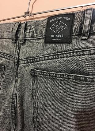 Джинсы pull&bear basic mom jeans in washed grey - s9 фото