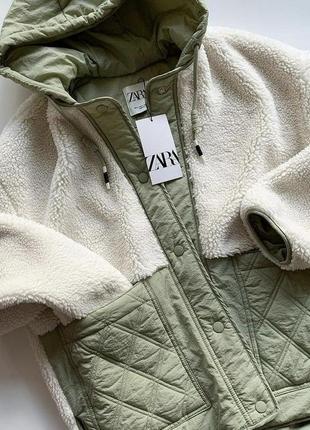 Оливкова стьобана куртка з текстильними вставками zara6 фото