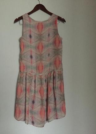 Легкое воздушное платье с футуристичным принтом2 фото