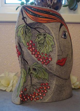 Ваза ручной роботы девушка калина