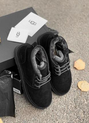 Шикарные меховые ботинки ugg в черном цвете с натур. мехом3 фото