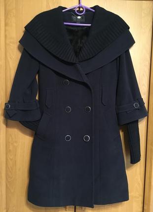 Зимнее пальто с вязанными рукавами и капюшоном, icon