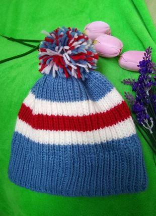 Цікава утеплена шапка біні/блакитна шапочка в смужку з помпоном