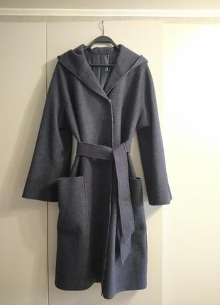 Демисезонное пальто темно-синего цвета