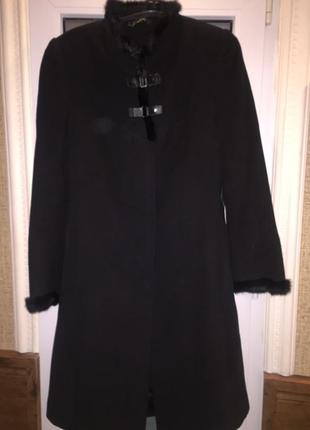 Зимнее слегка приталенное пальто club colibri