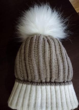 Відмінна зимова шапочка