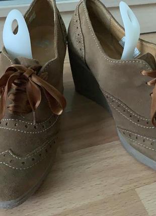 Новые замшевые ботиночки/туфельки  на танкетке бренд sacha4 фото
