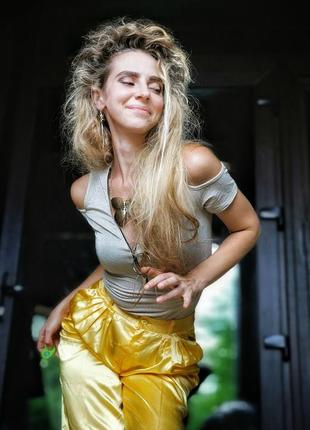 Італія. топ із вирізами на плечах із віскози pittarello змійка люрекс блуза майка