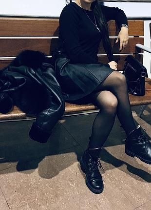 Чорний светр