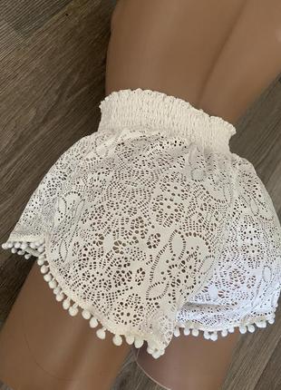 Шикарные пляжные кружевные шорты молочные м л