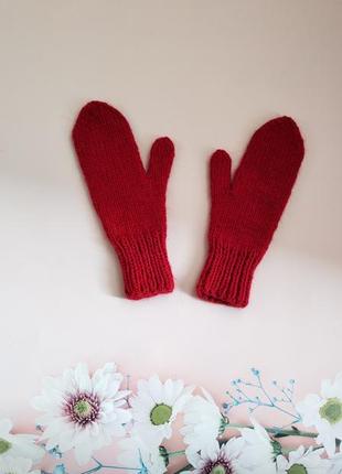 Теплі в'язані рукавички червоного кольору ручна робота