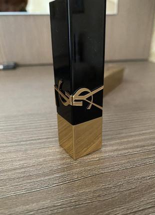 Кремовая помада с увлажняющим эффектом yves saint laurent rouge couture bold lipstick