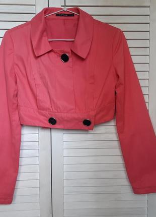 Укороченный пиджак кораллового цвета savage2 фото