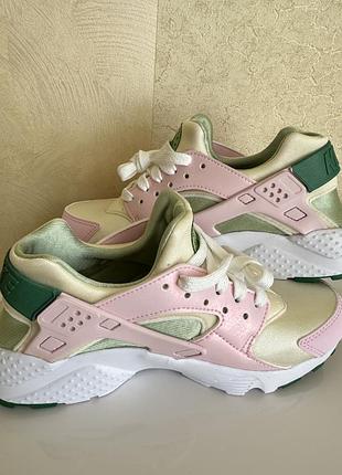 Nike huarache run se1 фото