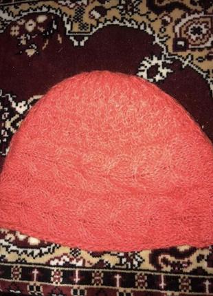 Вязаная красная шапка ручной работы натуральные шерстяные нитки1 фото