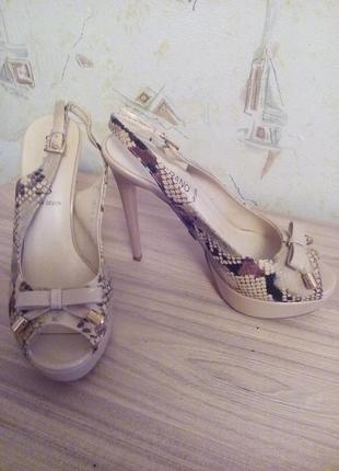 Шикарні босоніжки