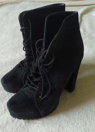 Замшеві черевики осінні